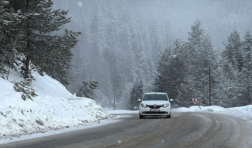 Karabük'ün yüksek kesimlerinde kar yağışı