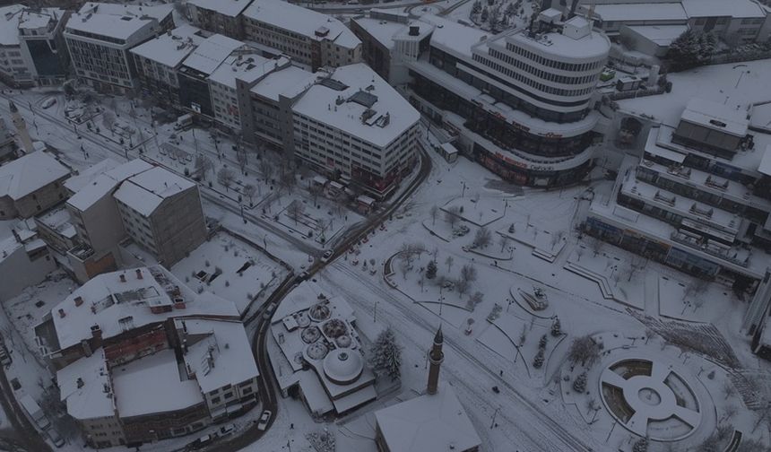 Karla kaplı Bolu kent merkezi, dronla görüntülendi