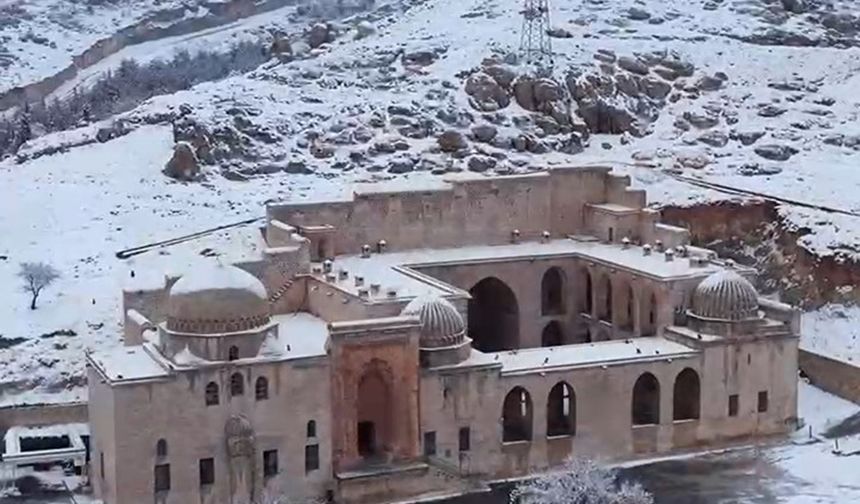 Karla kaplı Kasımiye Medresesi, dronla görüntülendi