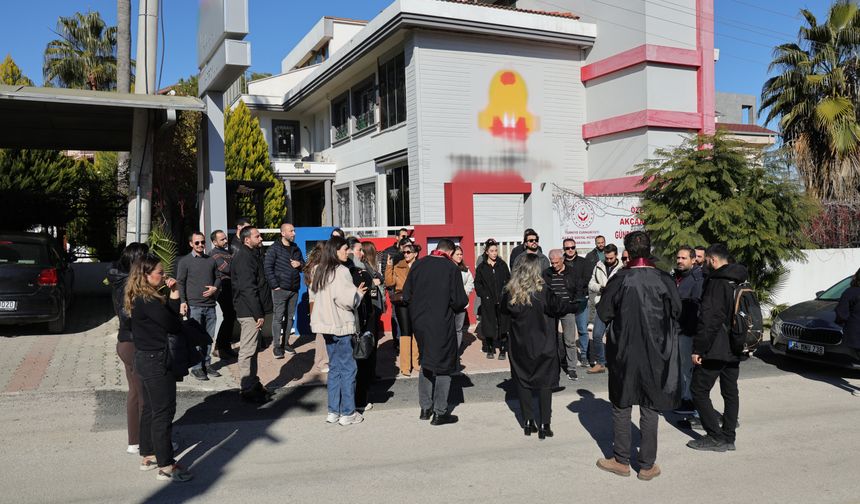 Karne için gittikleri anaokulunun iflas ettiğini öğrenen veliler, mağduriyetlerinin giderilmesini istiyor