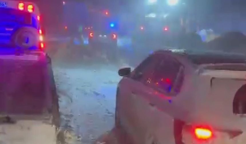 Kop Dağı geçidinde kar ve tipi etkili oldu, Aşkale yoluna çığ düştü