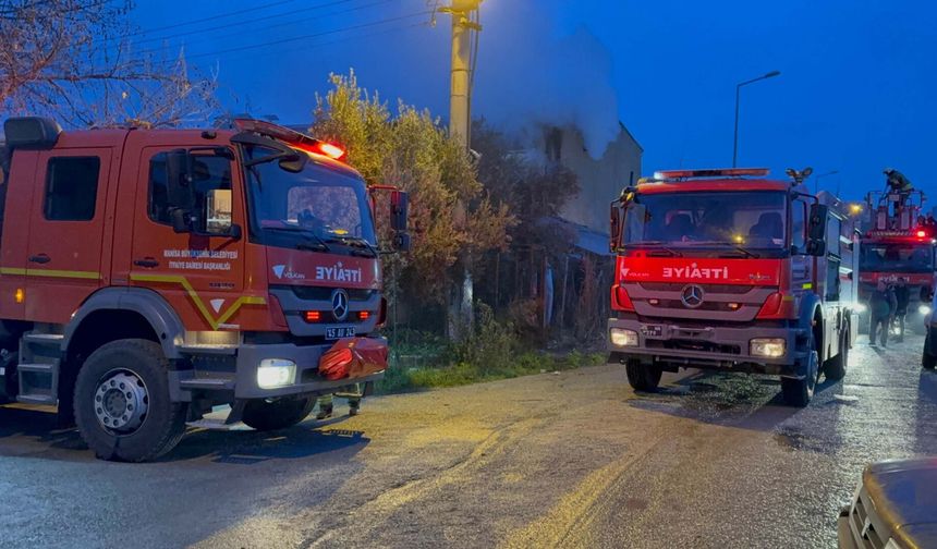 Manisa'da marangoz atölyesinde yangın