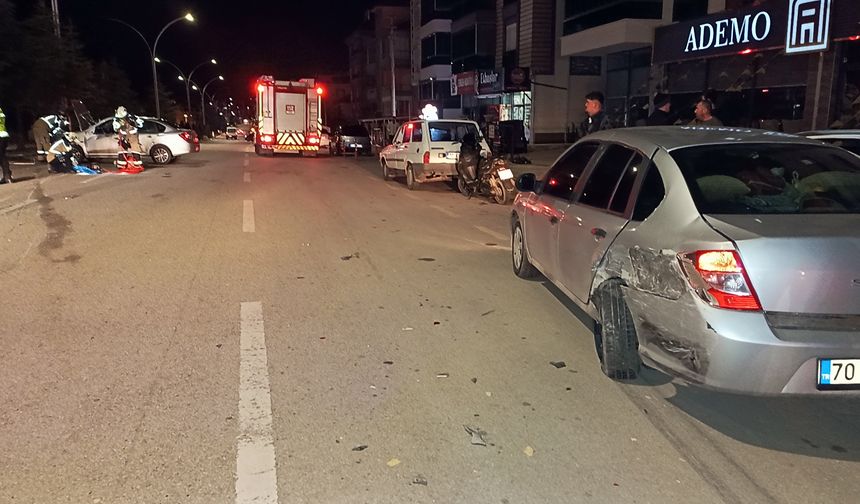 Park halindeki otomobile çarpıp takla atan araçta mahsur kaldı