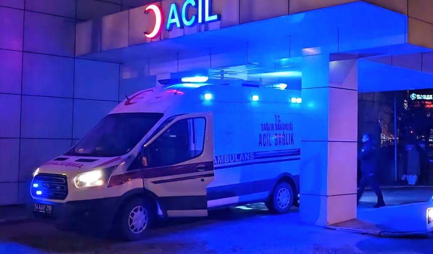 Sakarya'da silahlı alacak kavgası; 1'i ağır 2 yaralı, olay kamerada