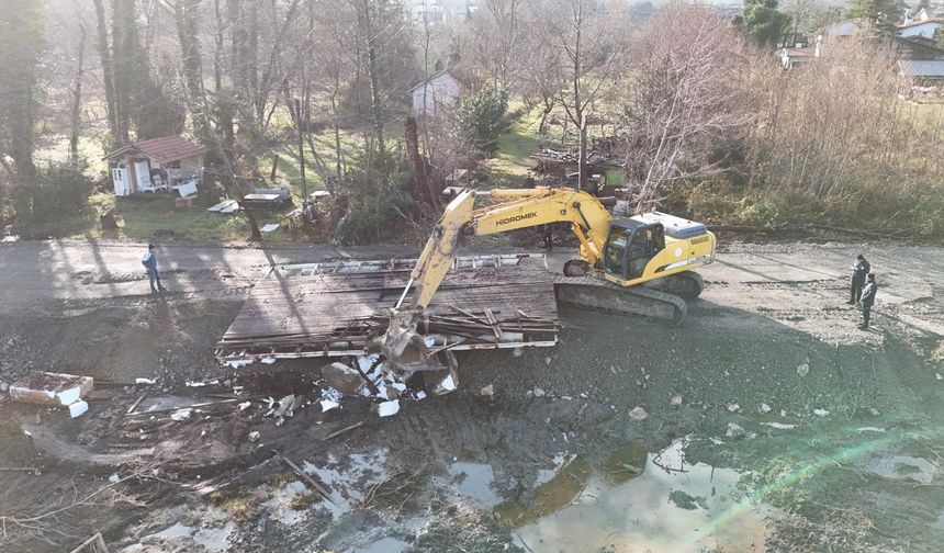 Sapanca Gölü kıyısındaki kaçak yapılar yıkılıyor / Ek fotoğraflar