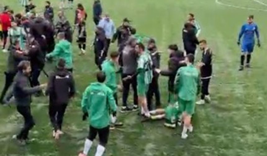 Süper Amatör Lig maçında futbolcular kavga etti; o anlar kamerada