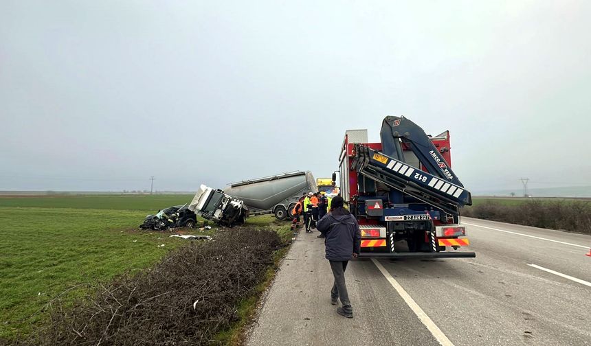 Tankerle çarpışan otomobilin sürücüsü öldü