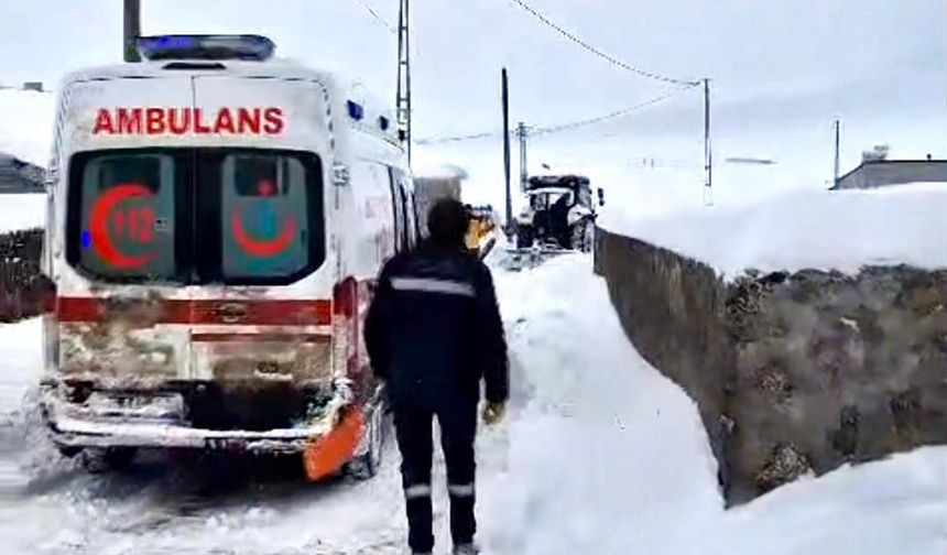 Traktör yol açtı, ambulans hastaya ulaştı