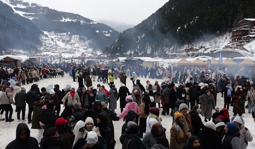 Uzungöl Kış Festivali'ne 'Kalandar' geleneğiyle start verildi