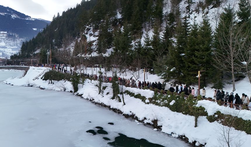Uzungöl'de horonlu kış festivali coşkusu (2)