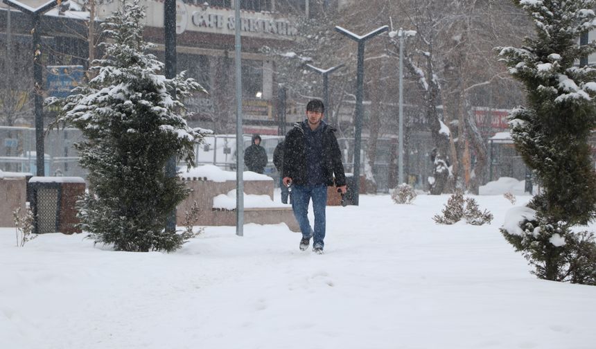 Van'da 110 yerleşim yeri ulaşıma açıldı
