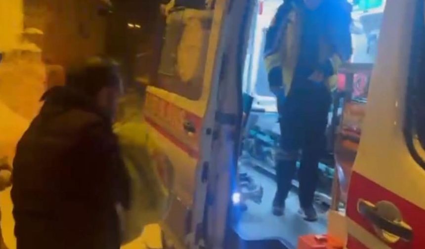 Yolu kapalı köyde rahatsızlanan bebek için ekipler seferber oldu