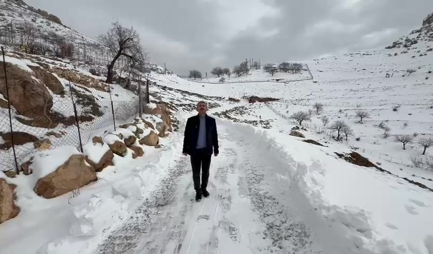 Yolu kapanan köydeki şehit ailesi için ekipler seferber oldu