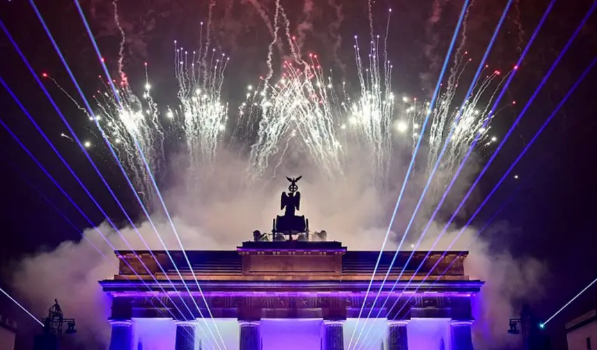 Tüm dünya 2026'yı böyle yaşamaya başladı