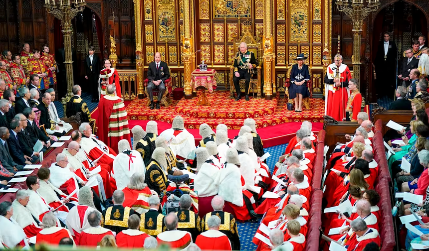 İngiltere’de Aile ve Çocuk Sağlığı İçin Tarihi Adım! 16 Yaş Altına Sosyal Medya Yasağı