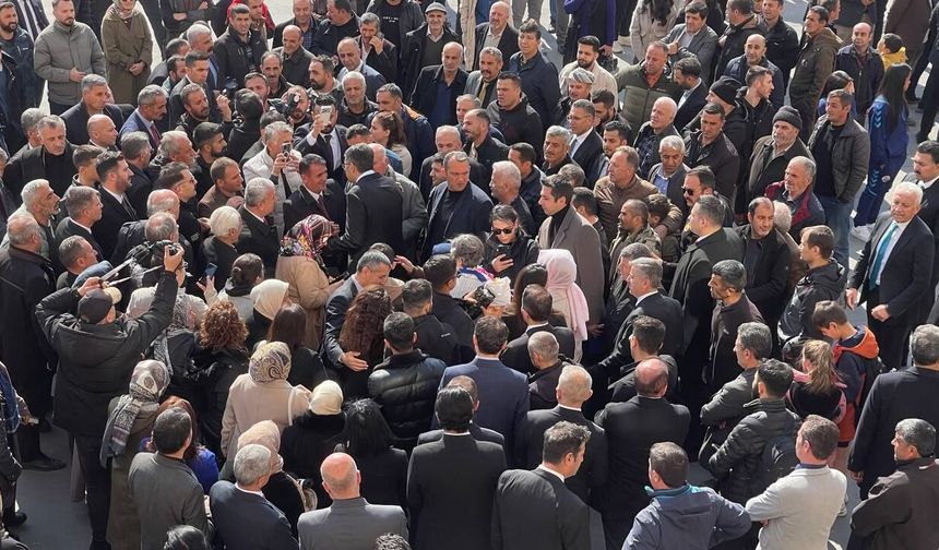 Bakan Yardımcılığına atanan Vali Çelik, Hakkari'ye veda etti