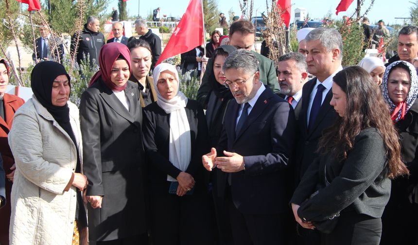 Bakan Yumaklı: Deprem bölgesinin yeniden kalkınması için çalışmaya devam ediyoruz (2)