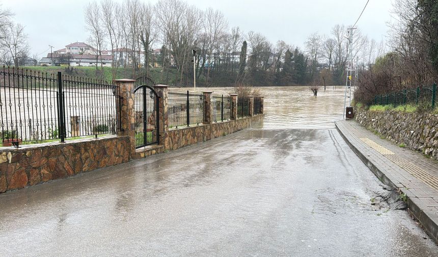 Bartın Irmağı'nda su seviyesi 3 metre yükseldi