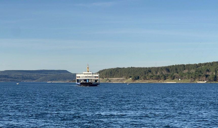 Bozcaada ve Gökçeada'da feribot seferlerine 'fırtına' engeli