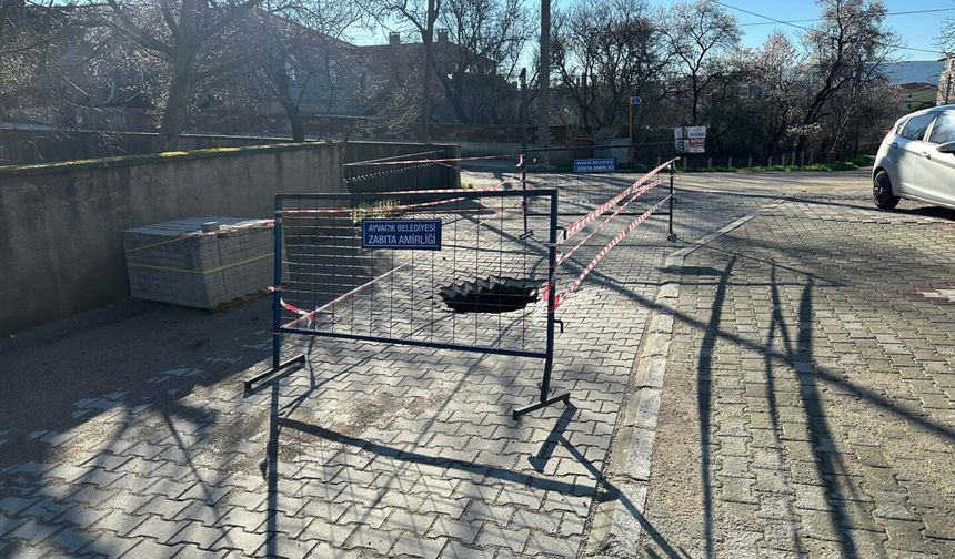 Çanakkale'de sağanak nedeniyle yol çöktü