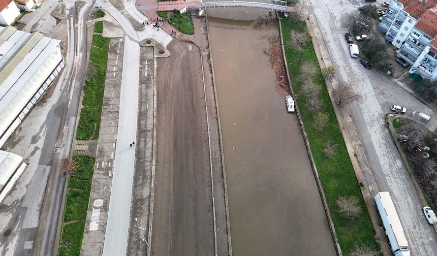 Çanakkale'de taşan Sarıçay'ın suyu geri çekildi