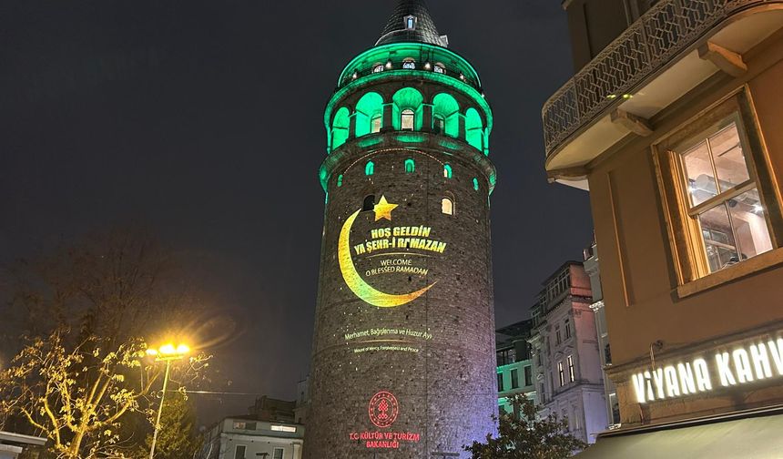 İstanbul - Galata Kulesi'nde ramazan ayına özel görseller yansıtıldı