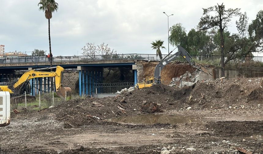 James Bond filmine sahne olan 64 yıllık köprüde yıkım