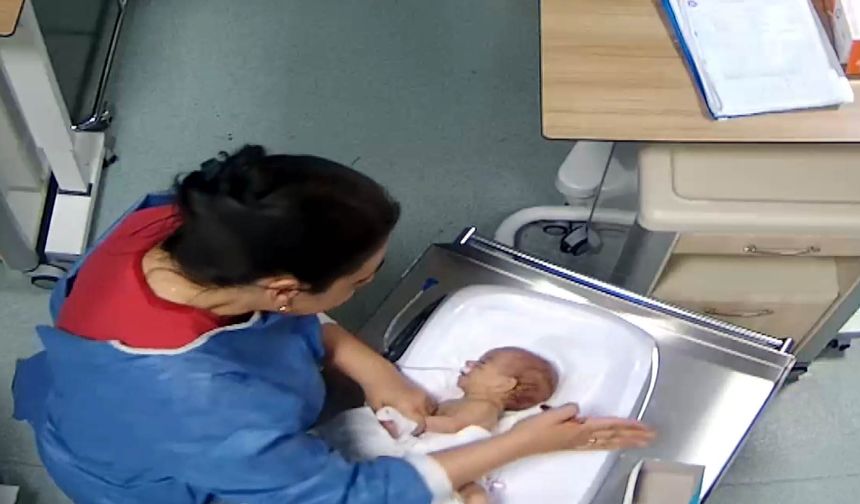 Kahramanmaraş'ta, hemşirenin başka bir bebeği daha darbettiği görüntüler ortaya çıktı