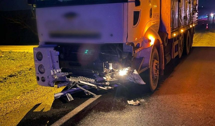 Kamyonla çarpışan otomobilin sürücüsü öldü