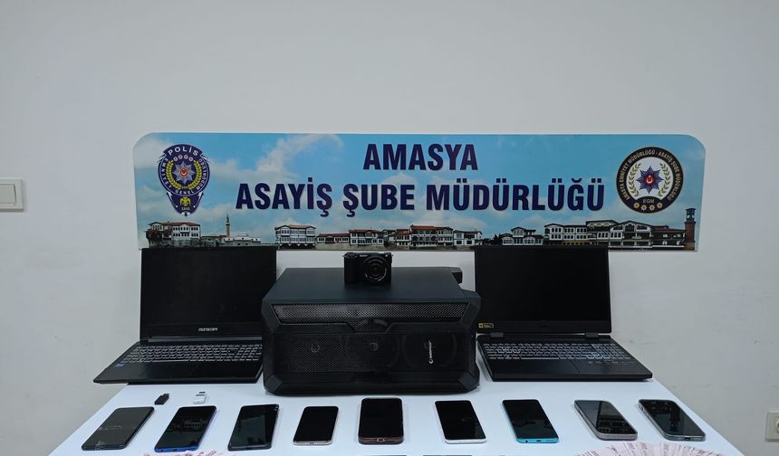 Kredi kartı bilgilerini kopyalayarak 2,1 milyon TL'lik vurgun yapan 3 şüpheli tutuklandı