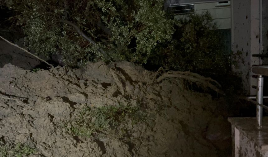 Manisa'da heyelan; sitenin istinat duvarı çöktü