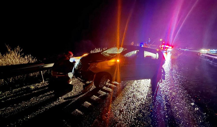 Manisa'da kaza yapan otomobile başka bir otomobil çarptı; 2 yaralı