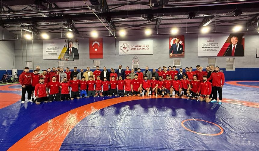 Mesut Özil: Buradaki tüm gençlere başarılar diliyorum