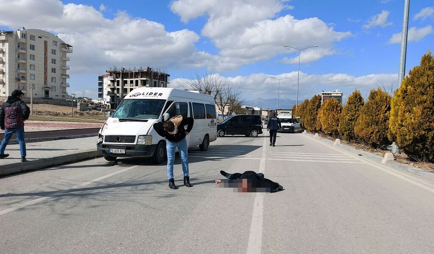 Minibüsün çarpması ile 32 metre ileri fırlayan yaya öldü