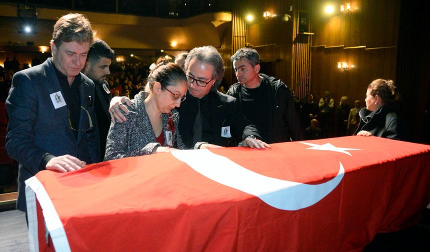 Ödüllü keman sanatçısı Laçin, mezarı başında anıldı