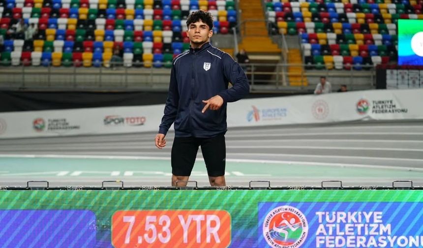 Osmaniyeli sporcu Timur Er, uzun atlamada 7,53 metrelik rekoruyla U18 Türkiye şampiyonu oldu