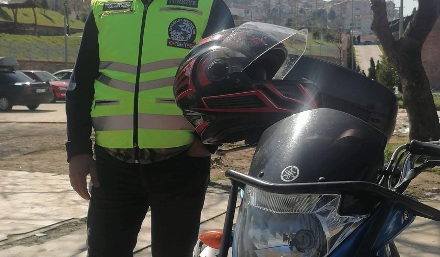 Otomobile çarpan motosikletin sürücüsü öldü, kaza kask kamerasında