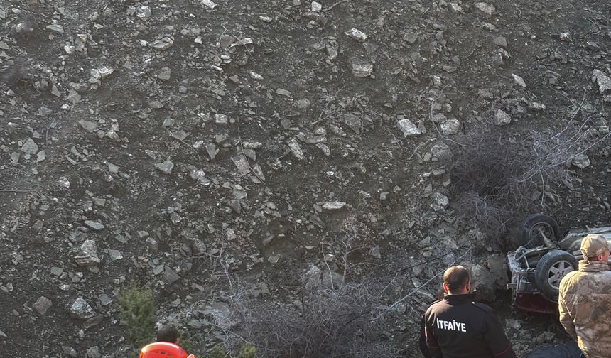 Siirt'te otomobil şarampole devrildi: 1 ölü, 1 yaralı