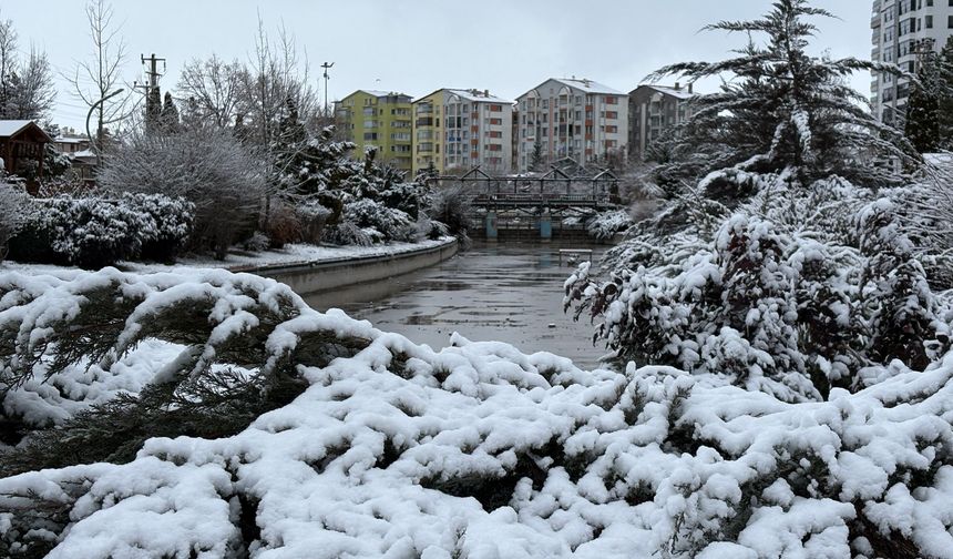 Sivas'ta kar yağışı; 432 yerleşim yeri ulaşıma kapandı
