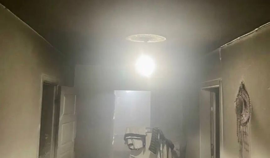 Sobadan çıkan kıvılcımlar, yangına neden oldu; 3 kişi hastaneye kaldırıldı