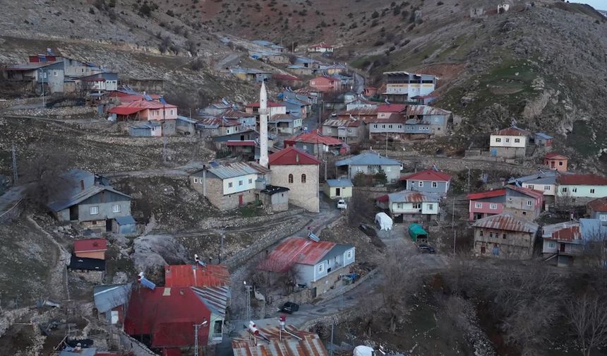 Tarihi camiyi kadınlar imece usulü ile temizledi
