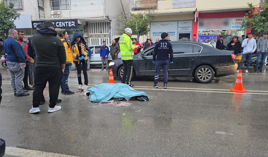 Yolun karşısına geçerken TIR'ın çarptığı yaya öldü; aynı yolda eşine de otomobil çarpmış