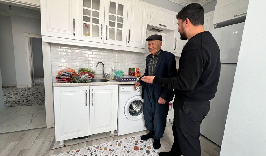 Yüksekova'da yağışta evi yıkılan aileye destek