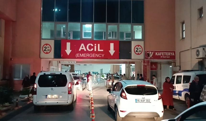 Annesini aldattığını iddia ettiği babasını öldürdü