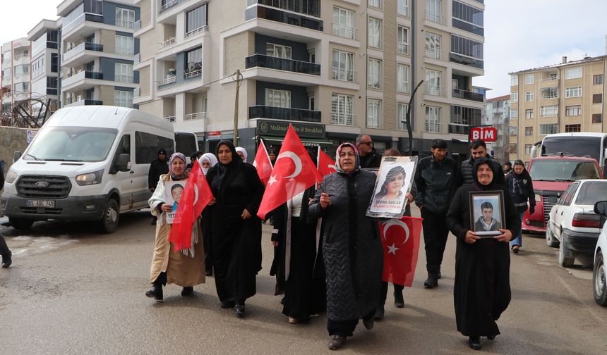 'Artık çocuklarımızı gömmeyelim, silahları gömelim'