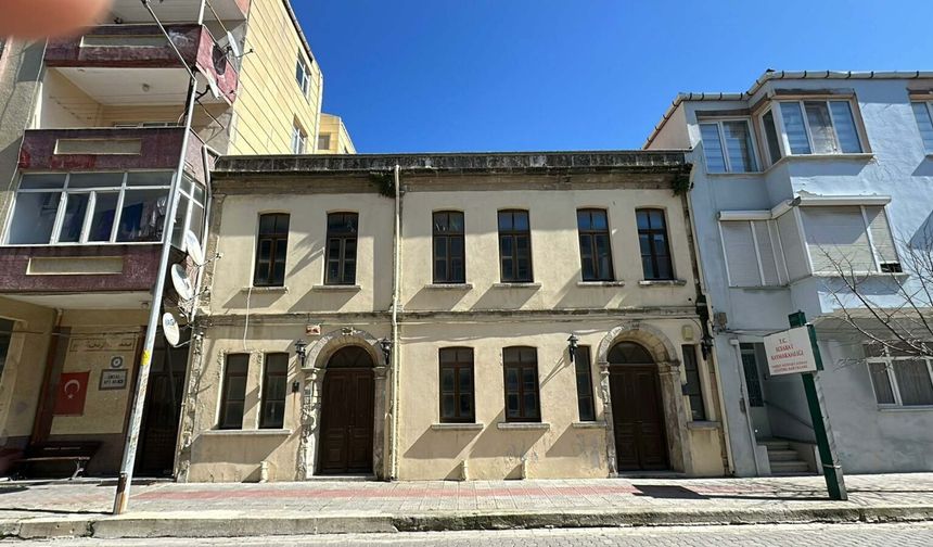 Atatürk, 18 Mart'ta denetime giderken bombardımana yakalanmış