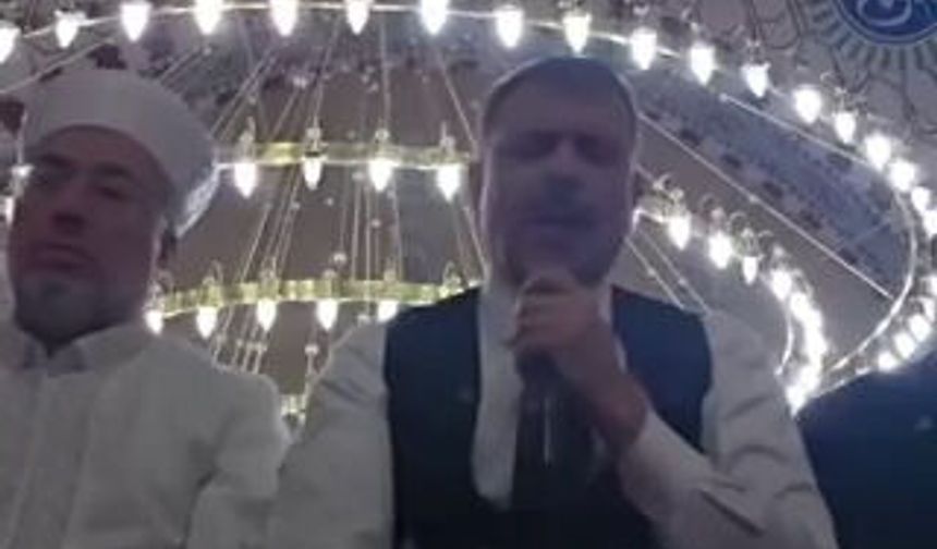 Bakan Çiftçi, teravih namazı sonrası Kur'an-ı Kerim okudu