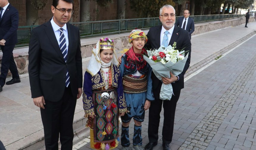 Bakan Işıkhan: Türkiye artık üzerine oyunlar oynanan değil, oyun kuran bir ülke