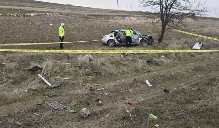 Bayram tatili yolunda kazada ölen çift, toprağa verildi