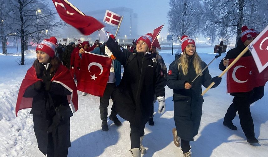 Bengisu Avcı, 200 metre kurbağalama 30-39 yaş kadınlarda dünya rekoru kırdı